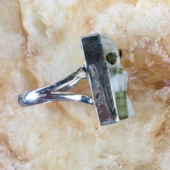 Green tourmaline crystals in quartz sterling ring - Picture 5 of 7